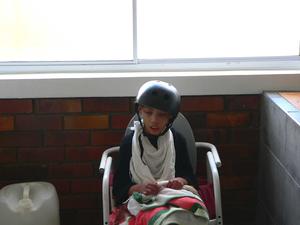 9 jarige wat hulle potty-train.  Kry epilepsie, dis hoekom sy helmet dra